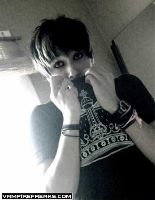 Emo_boy--large-msg-115503014184.jpg